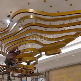 酒店工程燈具根據(jù)整體裝修風(fēng)格來(lái)進(jìn)行選擇型